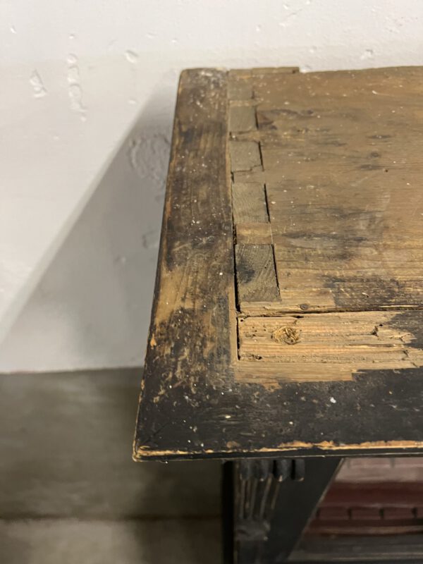 Antieke kast met bureau